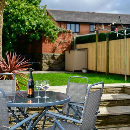 Free Parking - Heart Of The City - Superb Townhouse & Garden - Peaceful Area But Only 5Min Walk To Beach, Shops, Bars, Arena, Marina, Parks 스완지 외부 사진