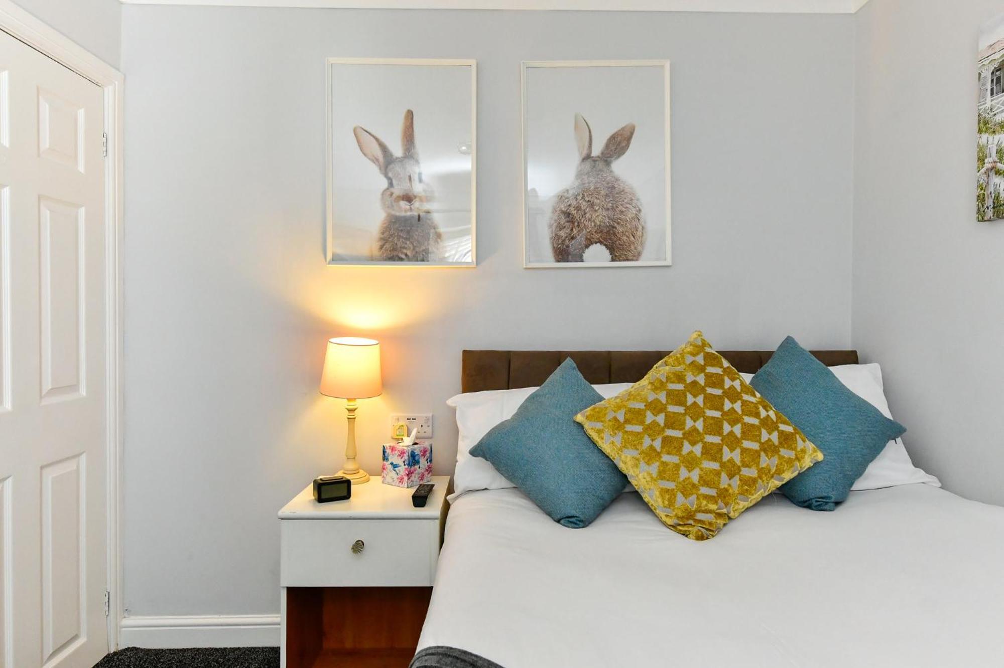 Free Parking - Heart Of The City - Superb Townhouse & Garden - Peaceful Area But Only 5Min Walk To Beach, Shops, Bars, Arena, Marina, Parks 스완지 외부 사진