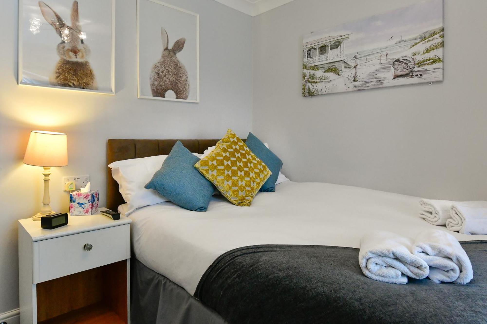 Free Parking - Heart Of The City - Superb Townhouse & Garden - Peaceful Area But Only 5Min Walk To Beach, Shops, Bars, Arena, Marina, Parks 스완지 외부 사진