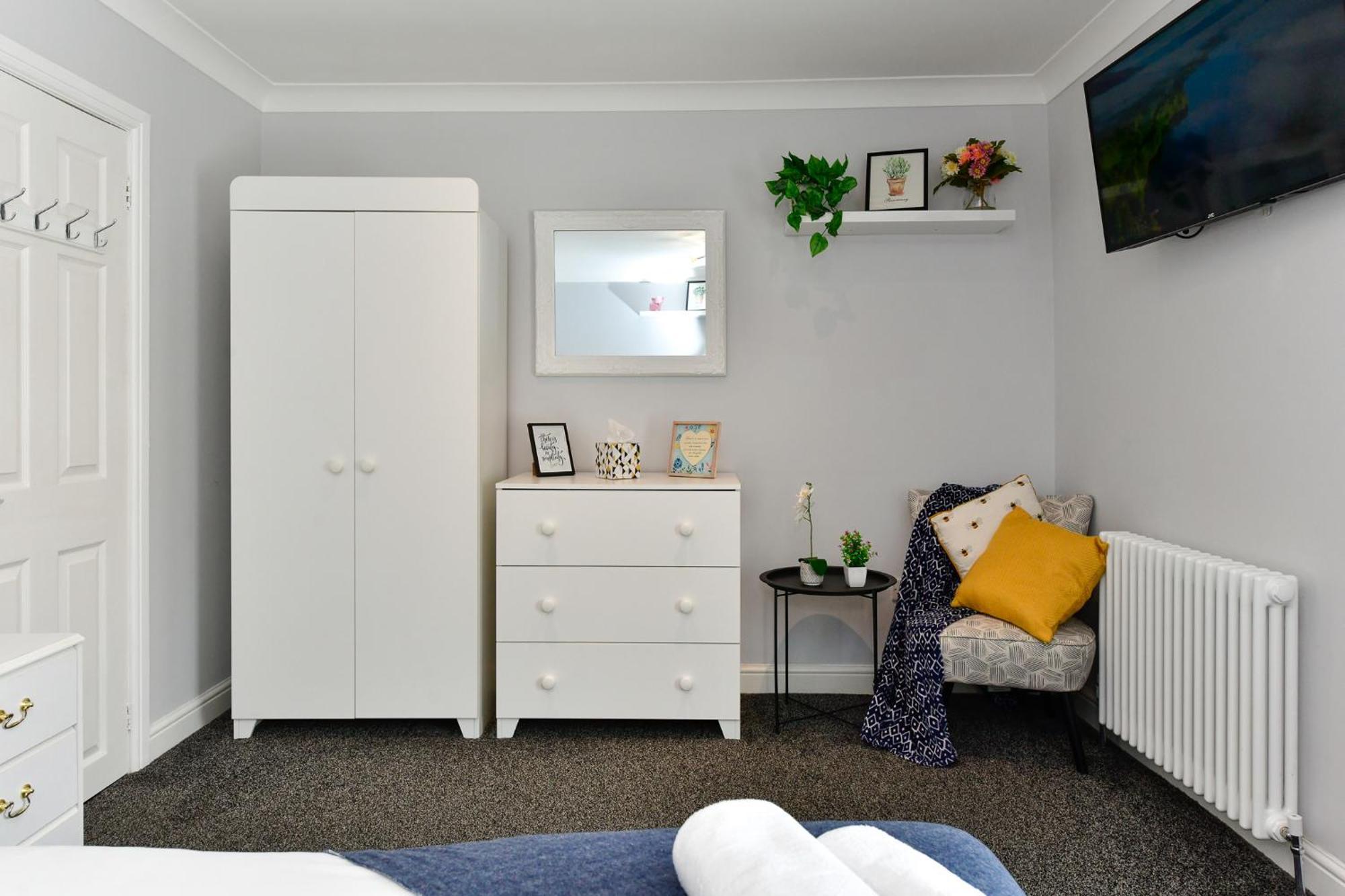 Free Parking - Heart Of The City - Superb Townhouse & Garden - Peaceful Area But Only 5Min Walk To Beach, Shops, Bars, Arena, Marina, Parks 스완지 외부 사진
