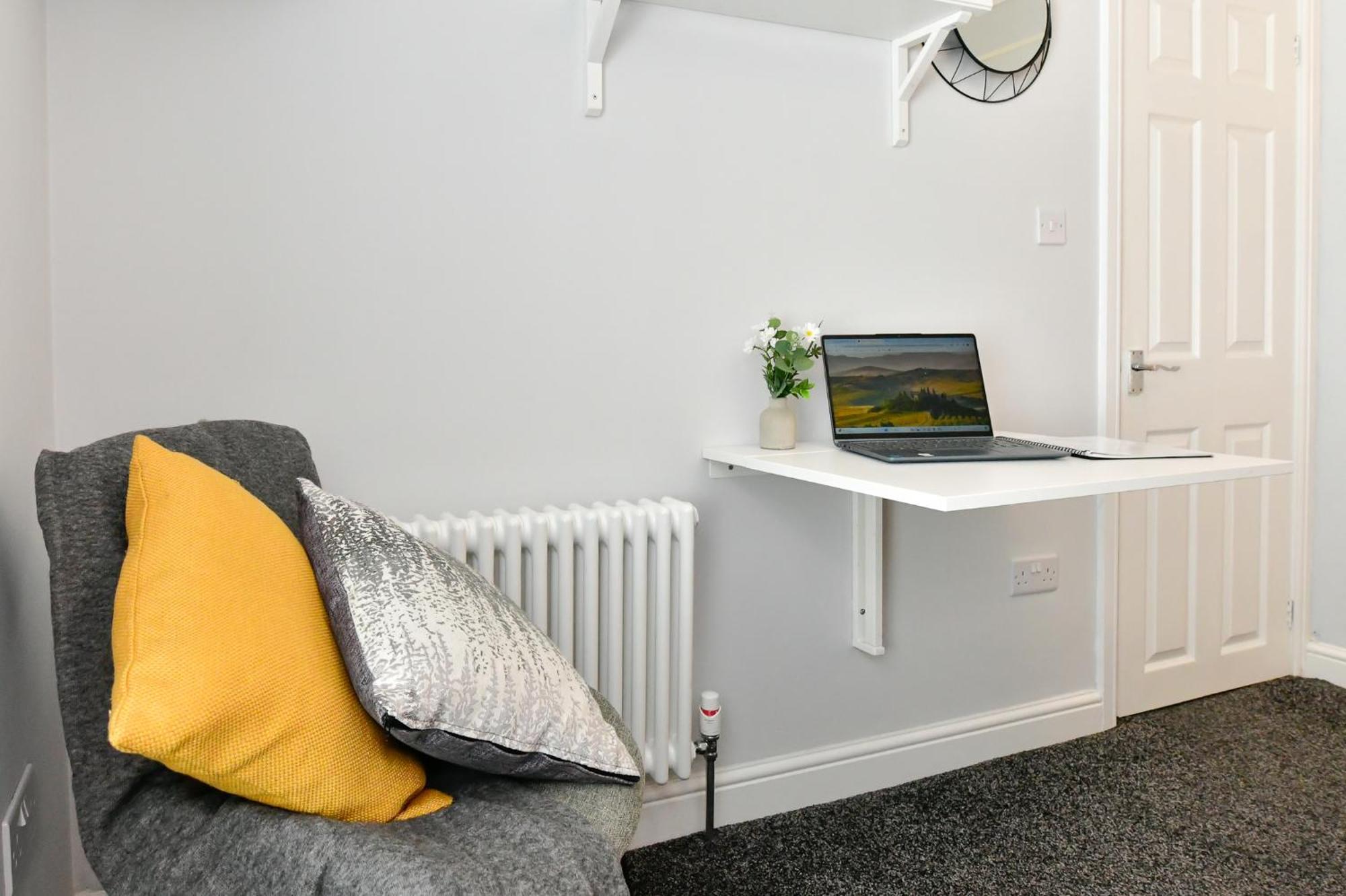 Free Parking - Heart Of The City - Superb Townhouse & Garden - Peaceful Area But Only 5Min Walk To Beach, Shops, Bars, Arena, Marina, Parks 스완지 외부 사진