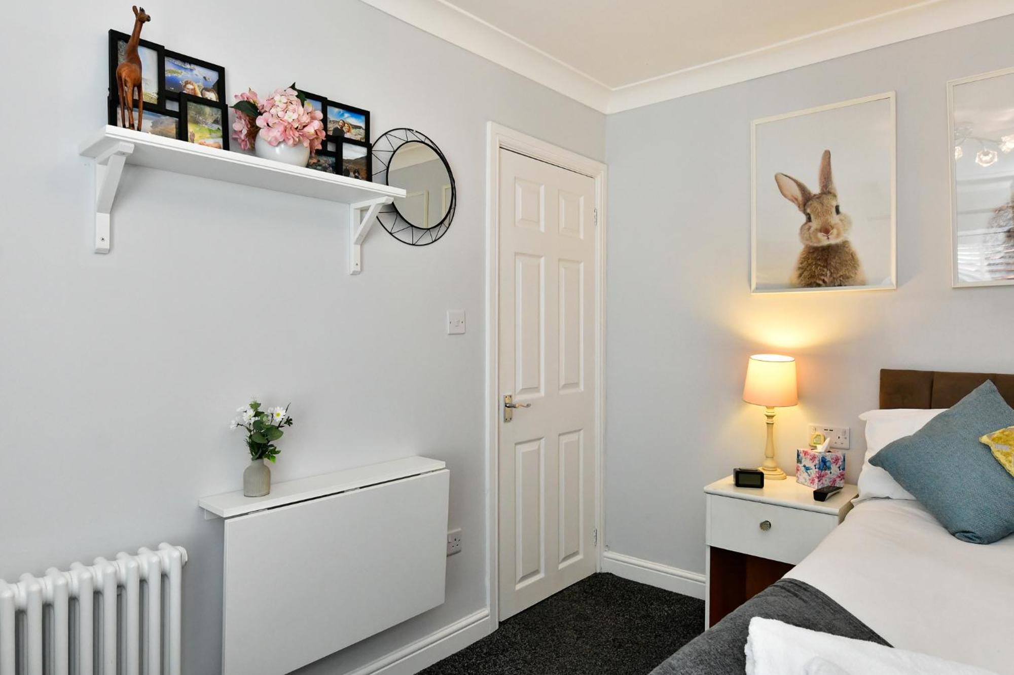 Free Parking - Heart Of The City - Superb Townhouse & Garden - Peaceful Area But Only 5Min Walk To Beach, Shops, Bars, Arena, Marina, Parks 스완지 외부 사진