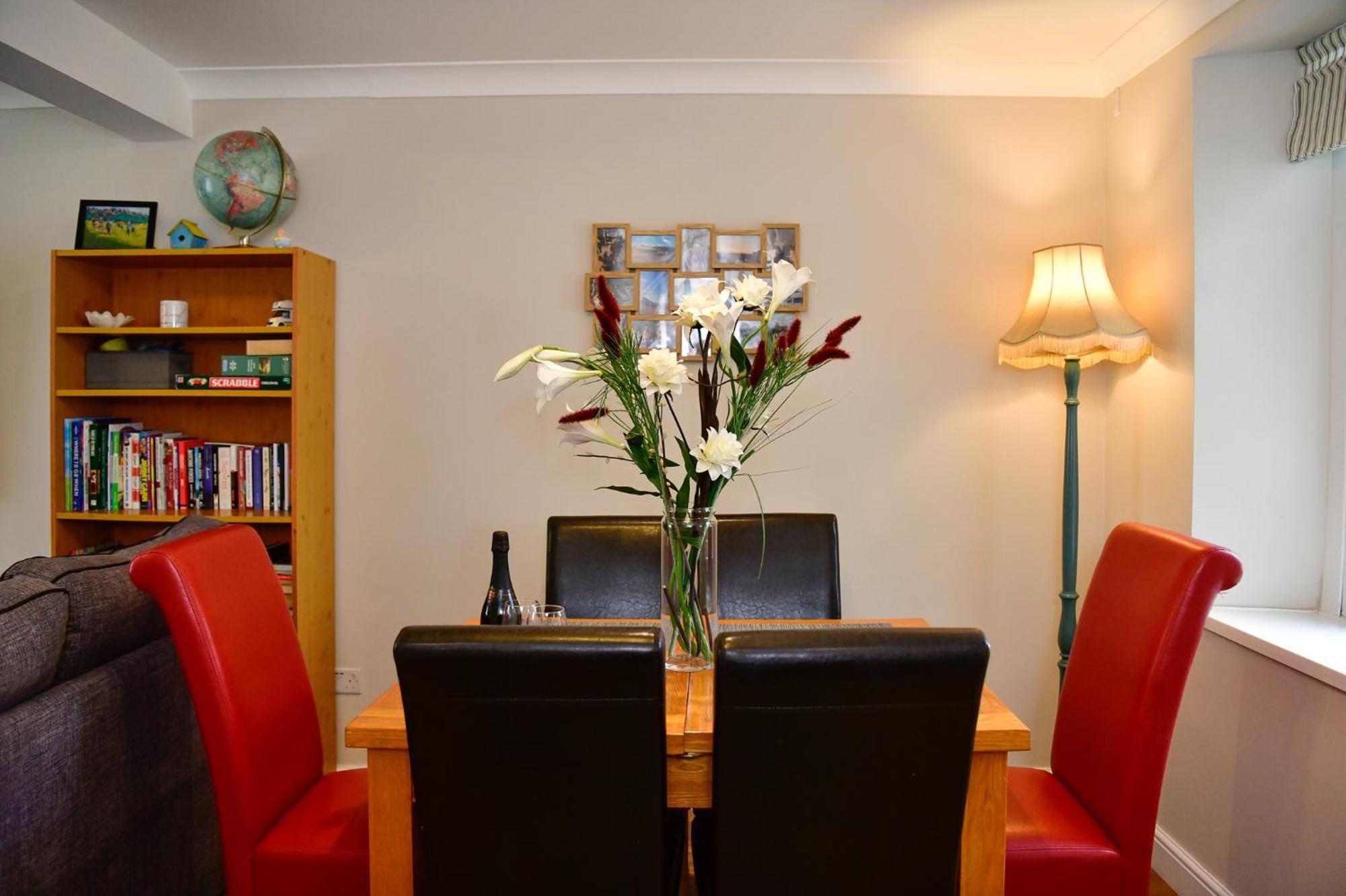 Free Parking - Heart Of The City - Superb Townhouse & Garden - Peaceful Area But Only 5Min Walk To Beach, Shops, Bars, Arena, Marina, Parks 스완지 외부 사진